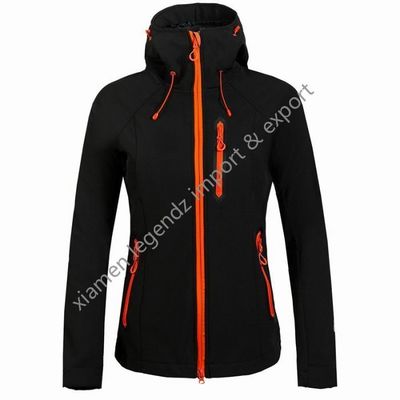 কার্যকরী জলরোধী Softshell জ্যাকেট আউটডোর Breathable শীতকালীন মহিলাদের বাইরের পোশাক