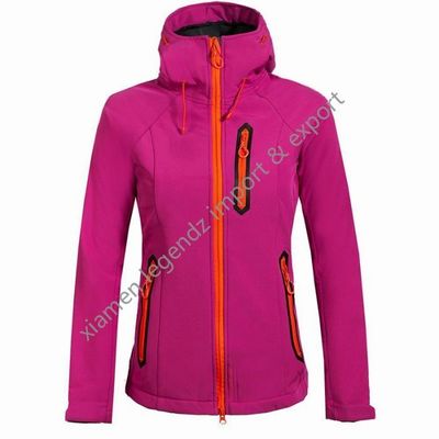 কার্যকরী জলরোধী Softshell জ্যাকেট আউটডোর Breathable শীতকালীন মহিলাদের বাইরের পোশাক